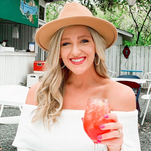 Meet your Posher, Leigha - Picture 1 of 1